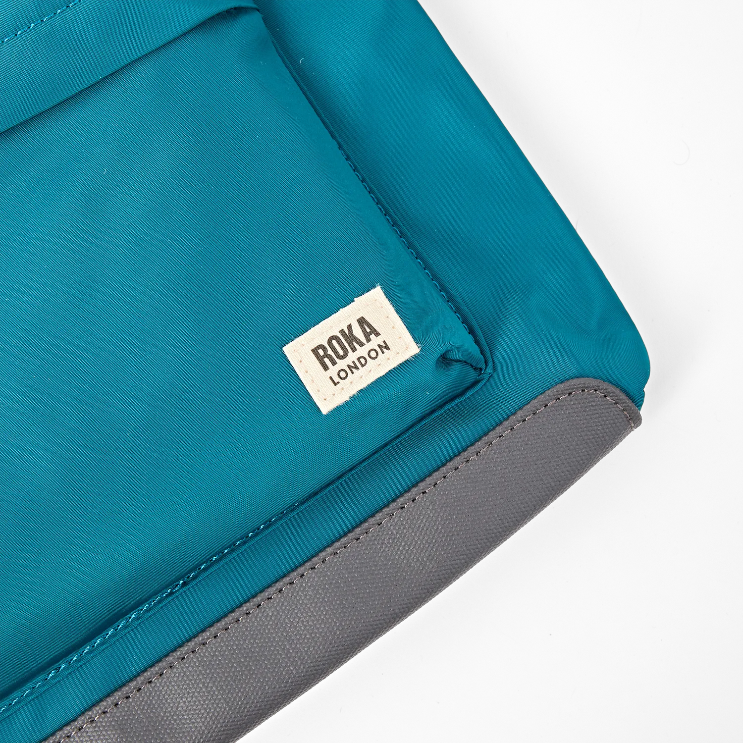 Roka London Kennington Crossbody taske North Sea genbrug