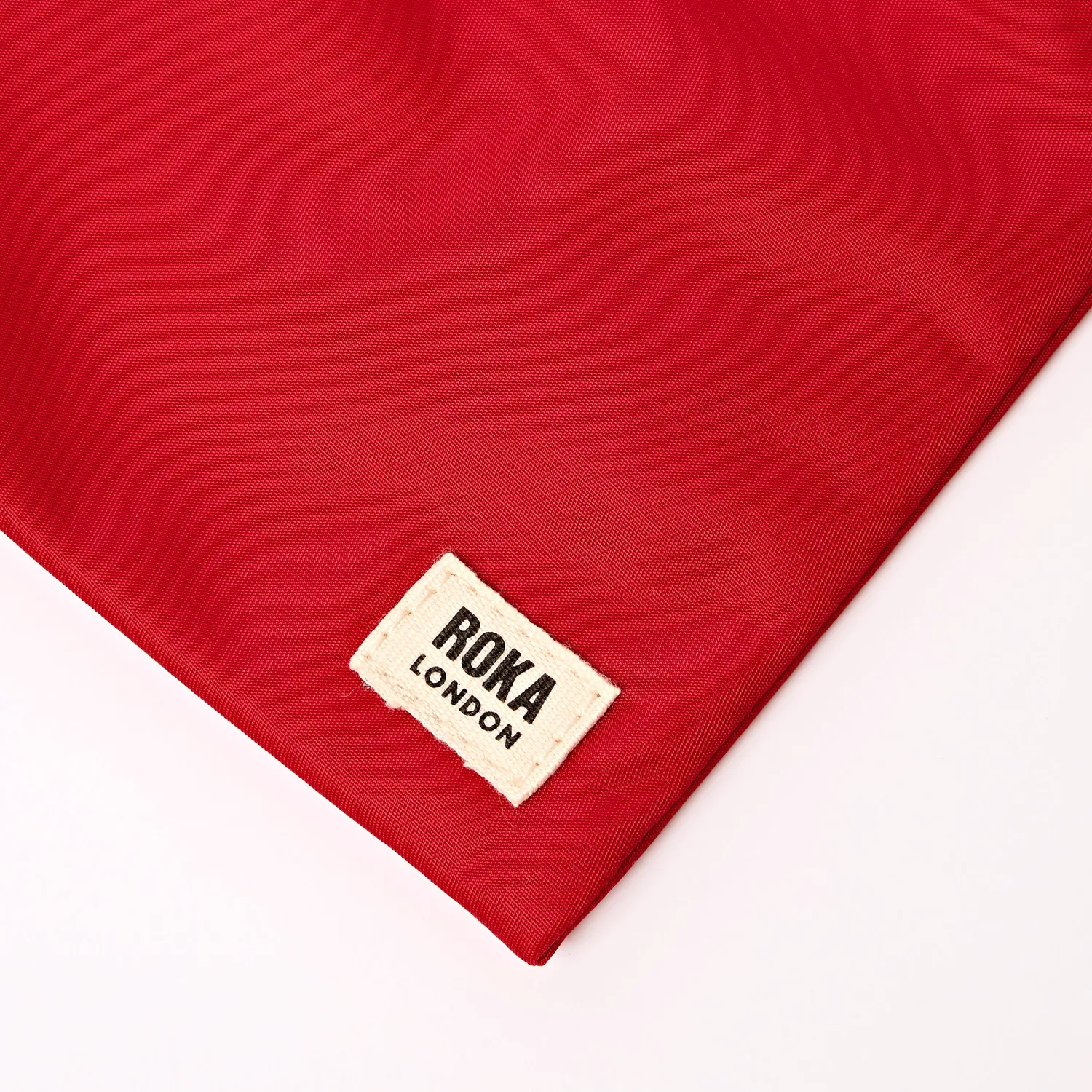 Roka London Chelsea XS sling taske cranberry stripe 0,3 liter