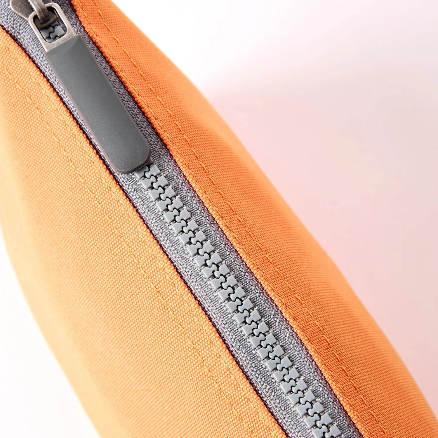 Roka London Carnaby XL crossbody Jaffa Orange 0,5 liter