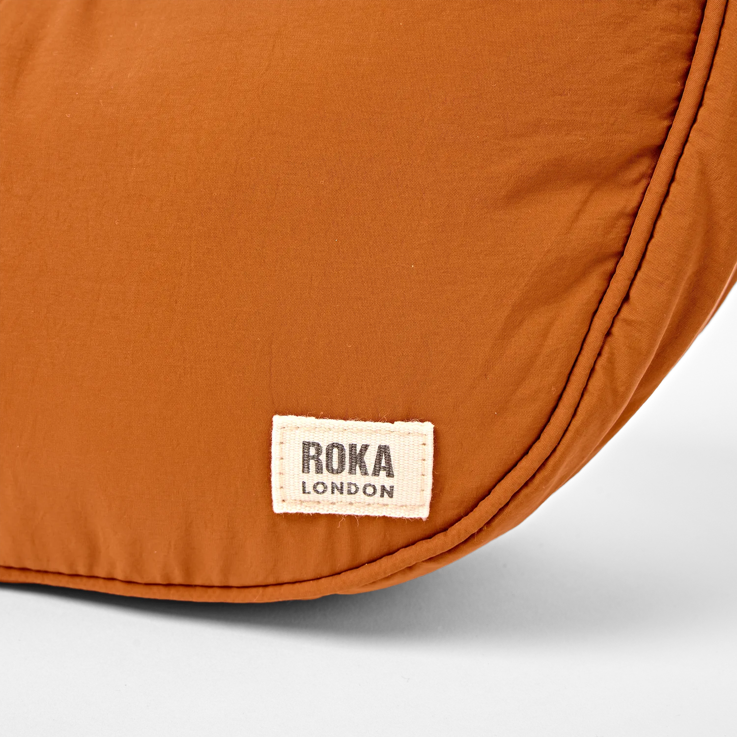 Roka London Farringdon skuldertaske Small 4,2 liter Dijon