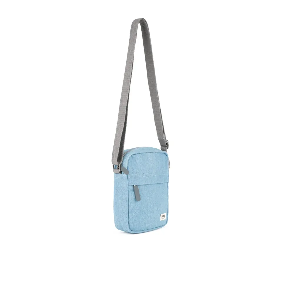 Roka London Bond crossbody taske Light Denim Small