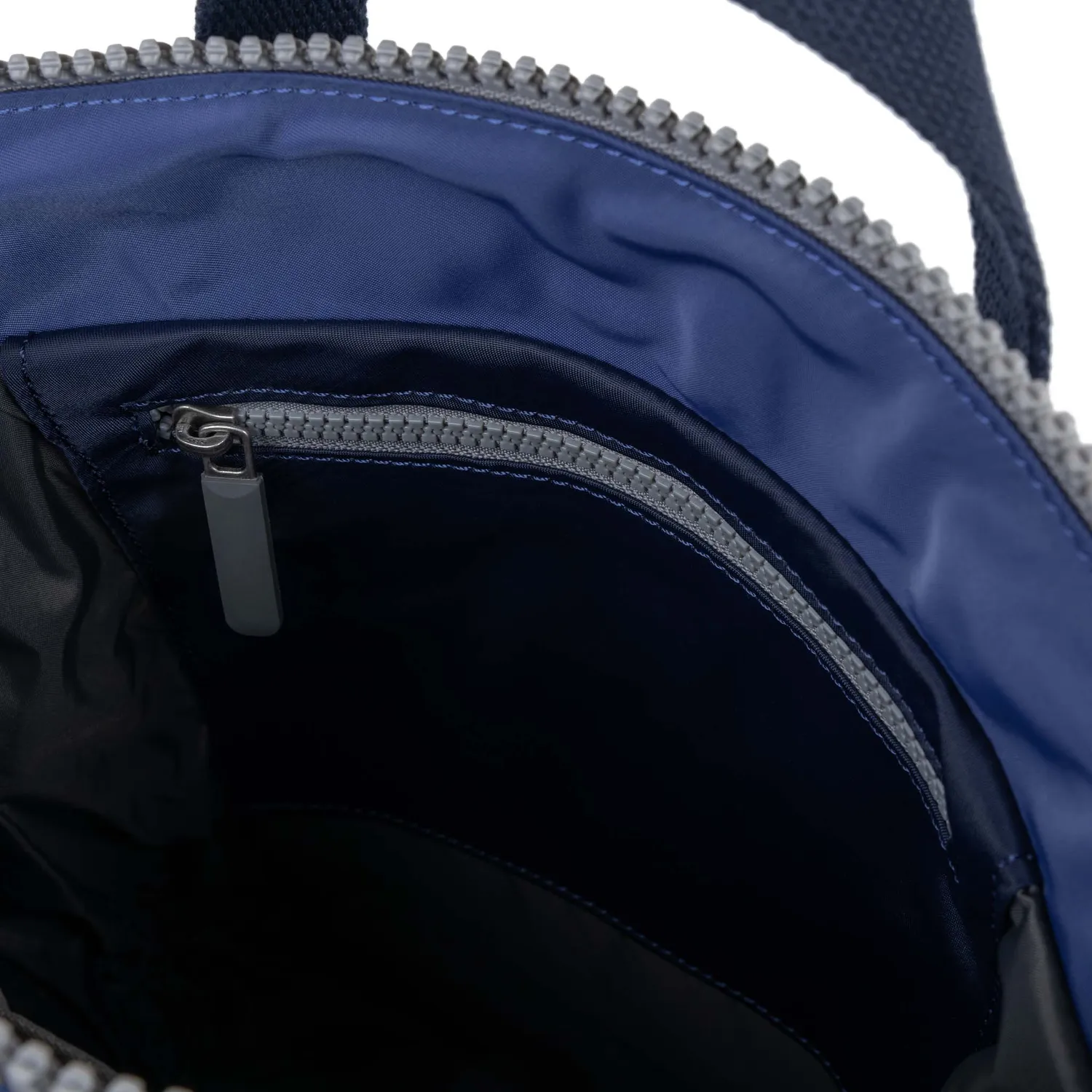 Roka Bantry Small rygsæk 7,4 liter – Indigo Tonal