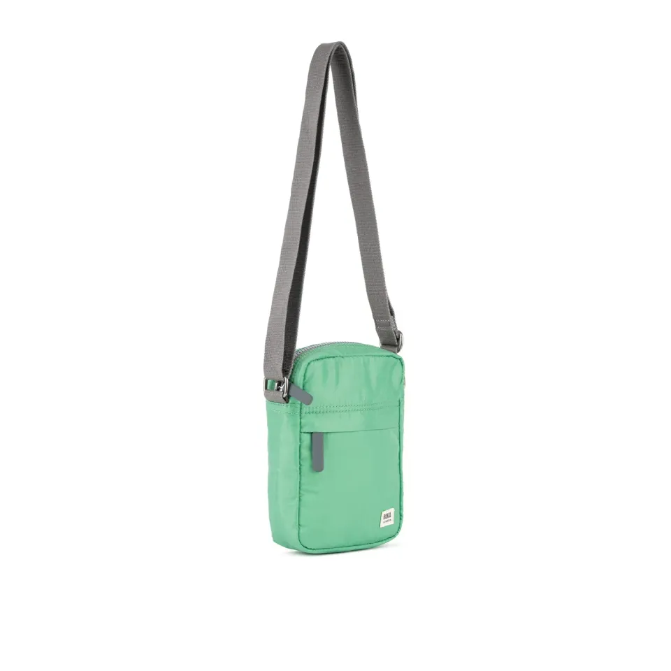 Roka London Bond Pocket crossbody taske Small matcha vejrbestandig