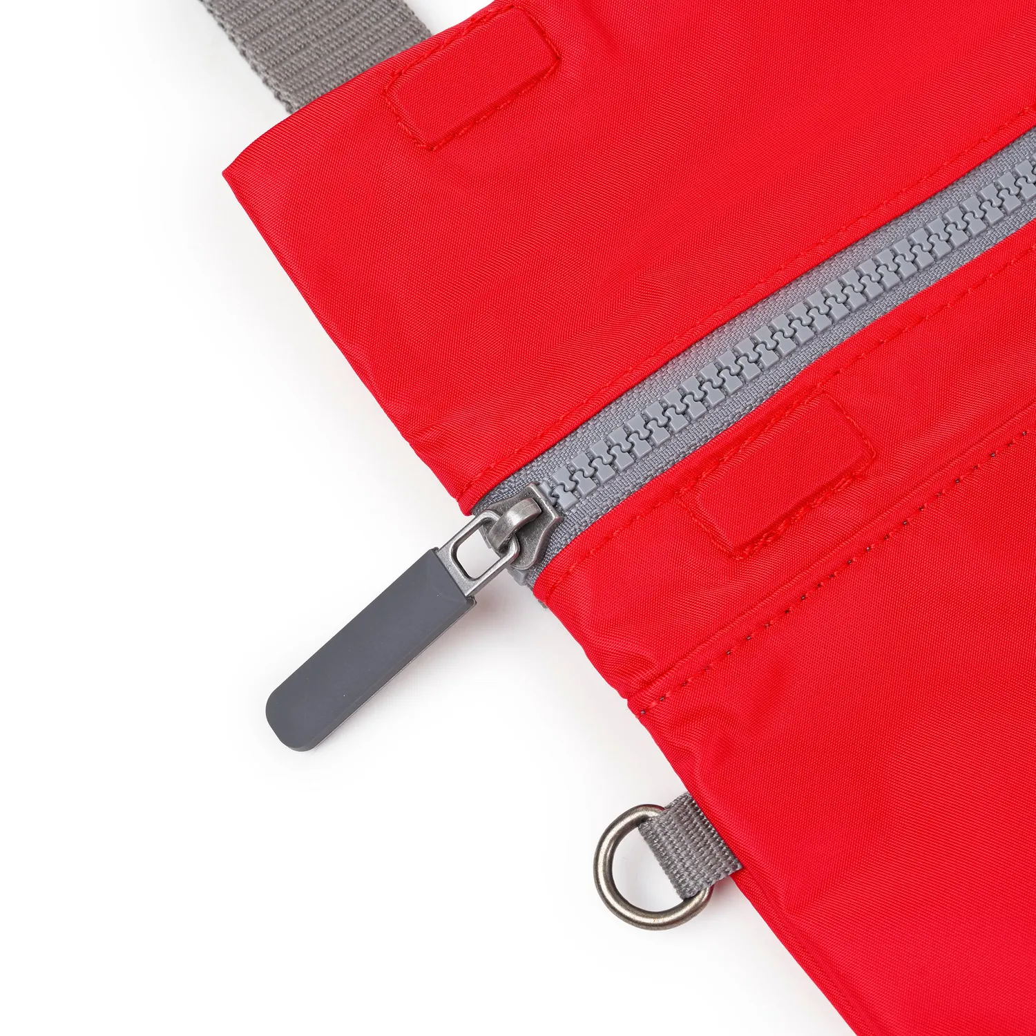 Roka London Stratford Small crossbody taske Chilli Oil vandafvisende