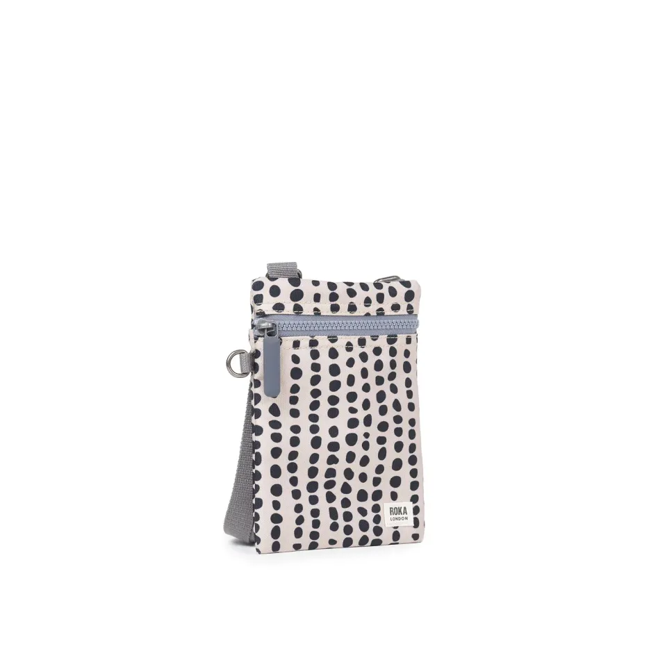 Roka London Chelsea Pocket Sling crossbody taske Linear Dot XS vandafvisende