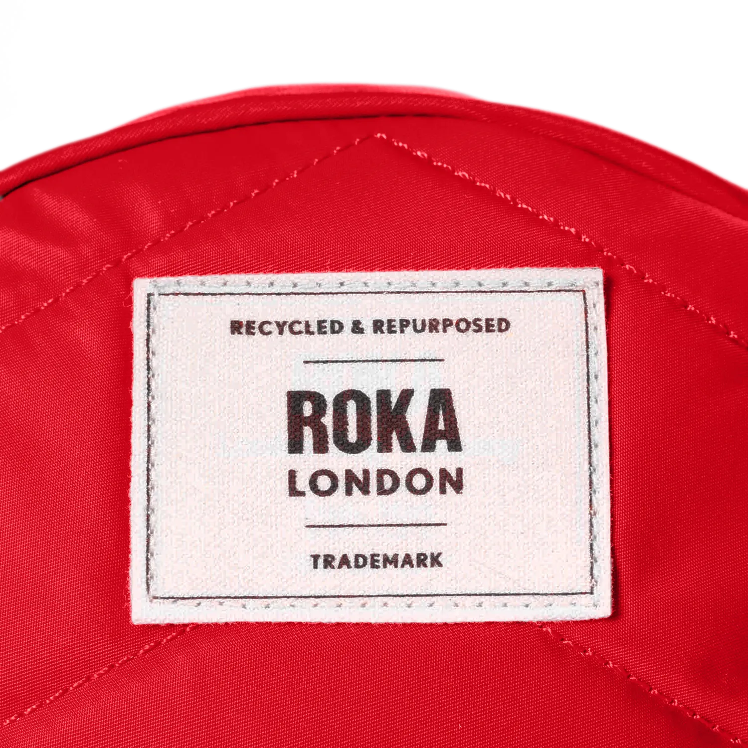 Roka Paddington Small crossbody 4,1 liter – Cranberry