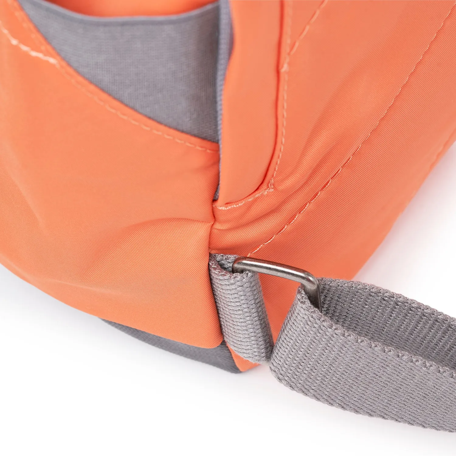 Roka London Canfield Roll Top rygsæk Small Firecracker