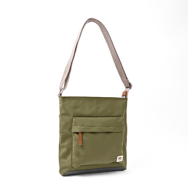 Roka Kennington crossbody taske Medium chive vejrbestandig