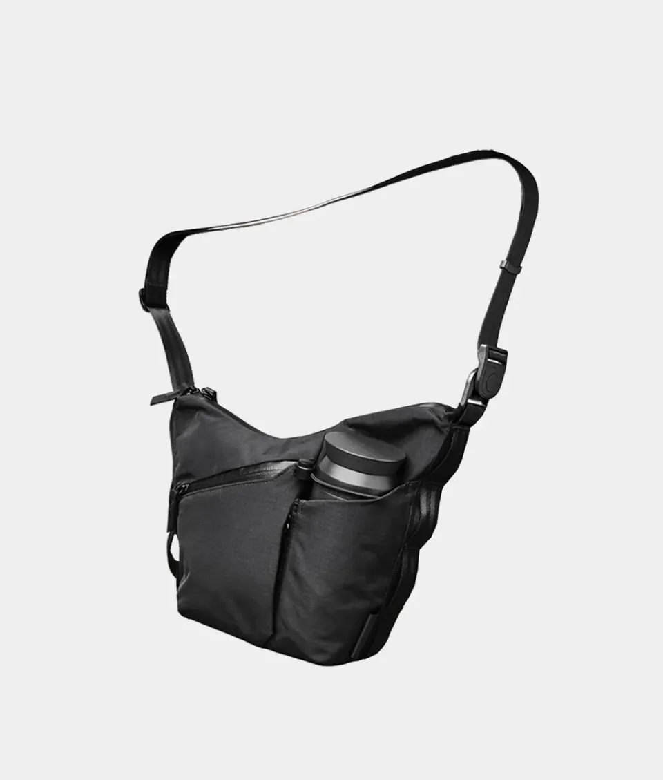 Alpaka Flow Satchel 2L skuldertaske sort kompakt