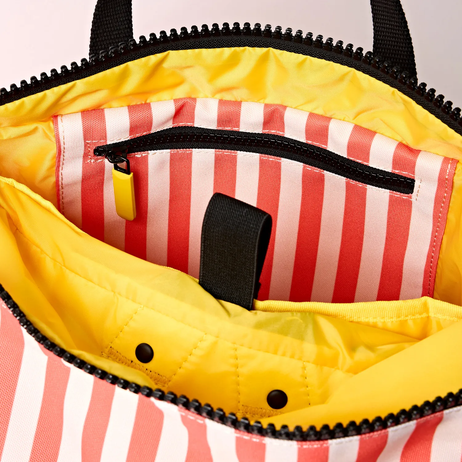 Roka London Canfield Small rygsæk coral stripe 9,8 liter