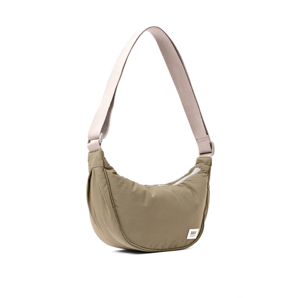 Roka London Farringdon halvmåne taske basil small