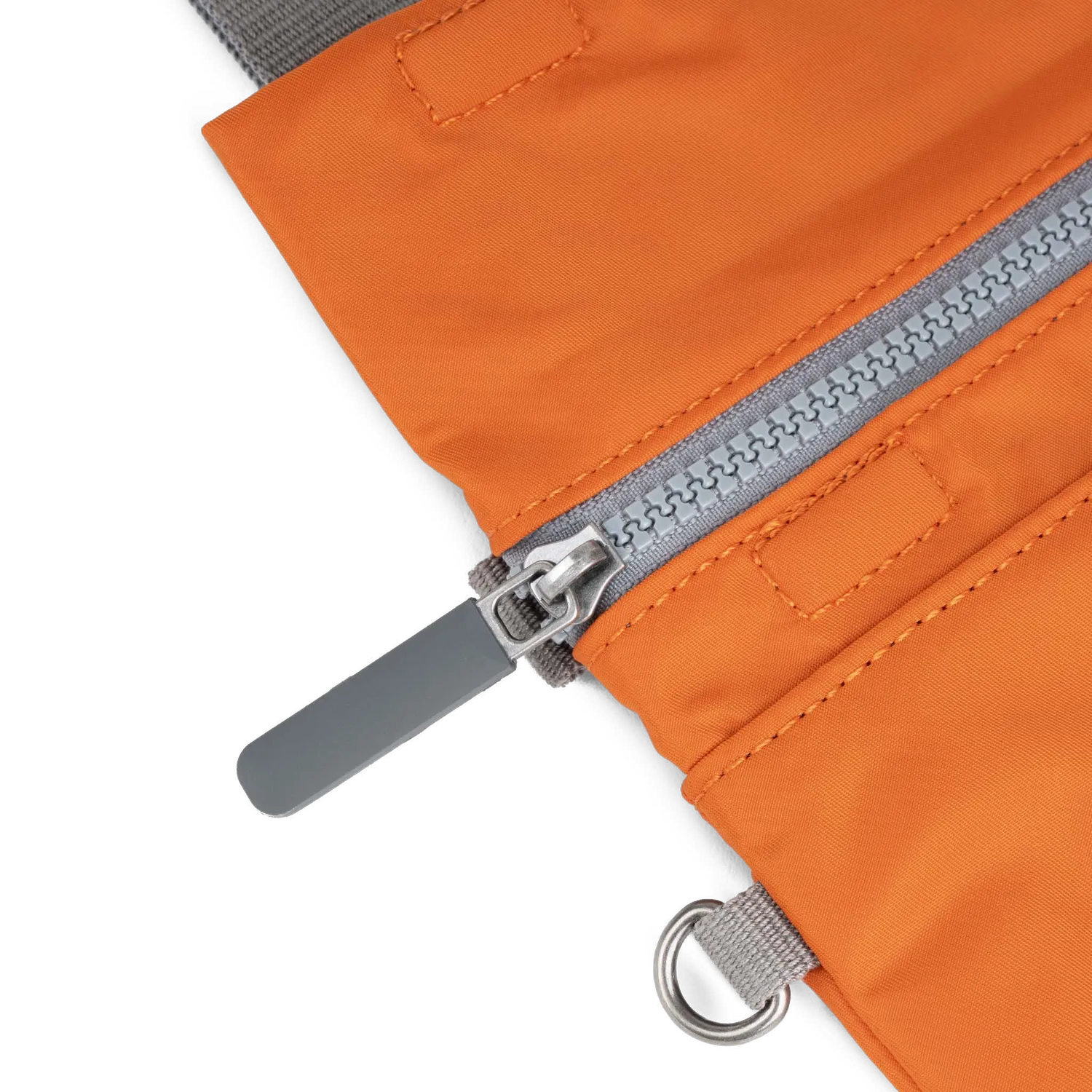 Roka London Stratford Small crossbody burnt orange 0,5 liter