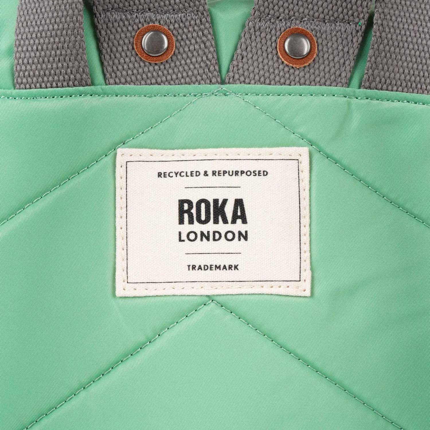 Roka London Bantry rygsæk Small matcha 7,4 liter
