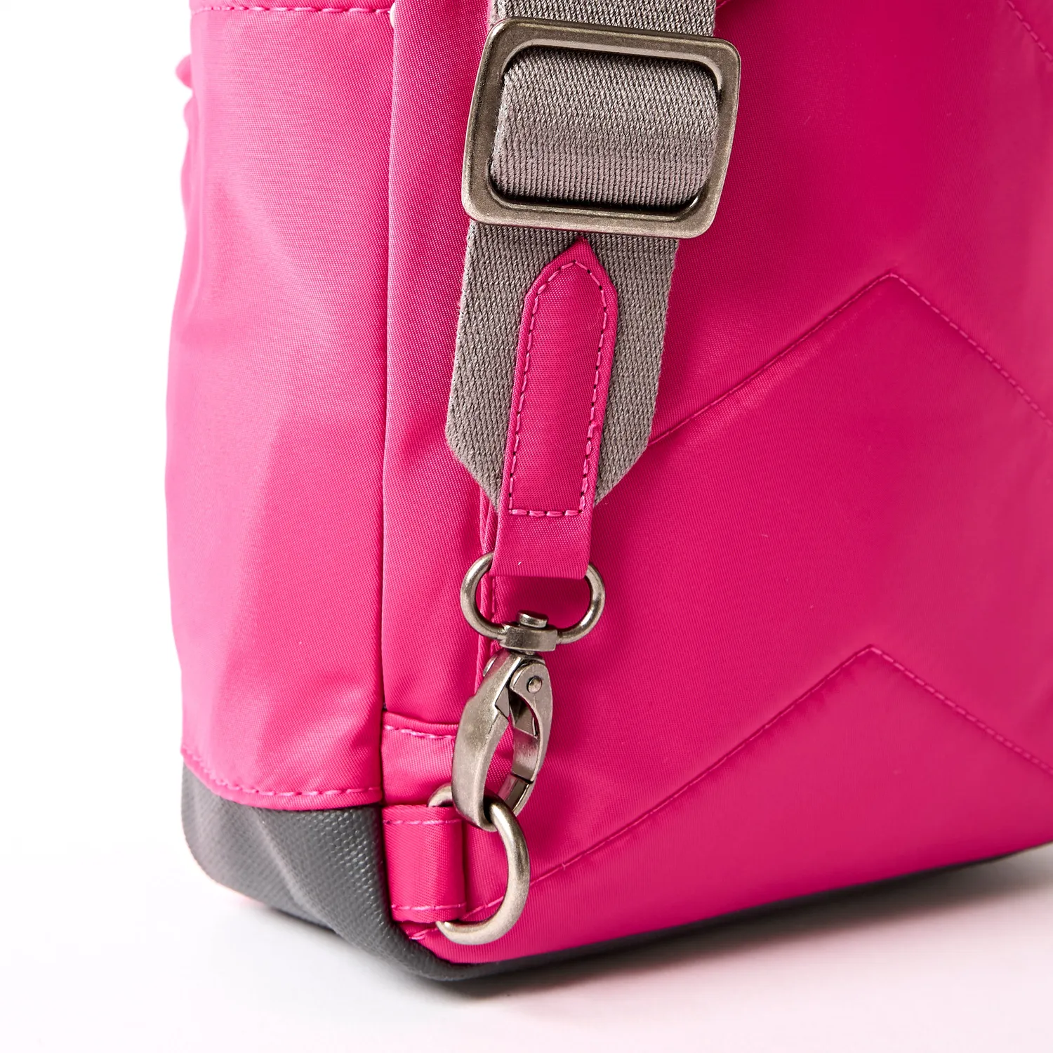 Roka London Willesden Sling crossbody taske Granita Red Large 5 liter
