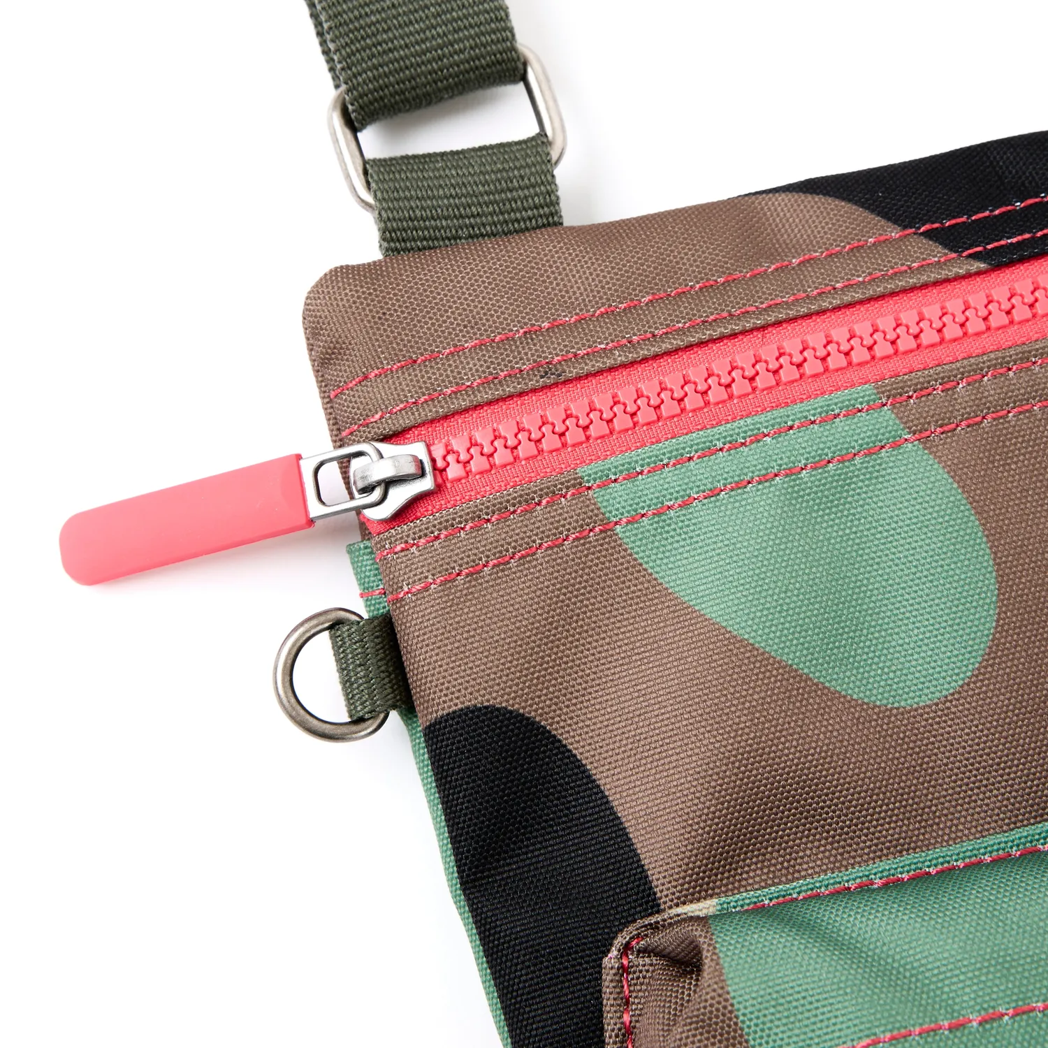 Roka London Chelsea B crossbody taske medium vintage camo