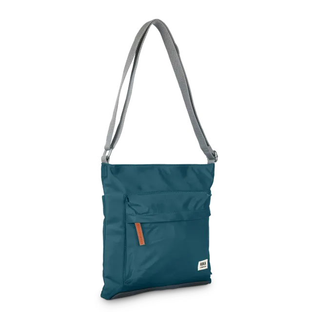 Roka London Kennington crossbody taske Medium Teal 2,7 liter