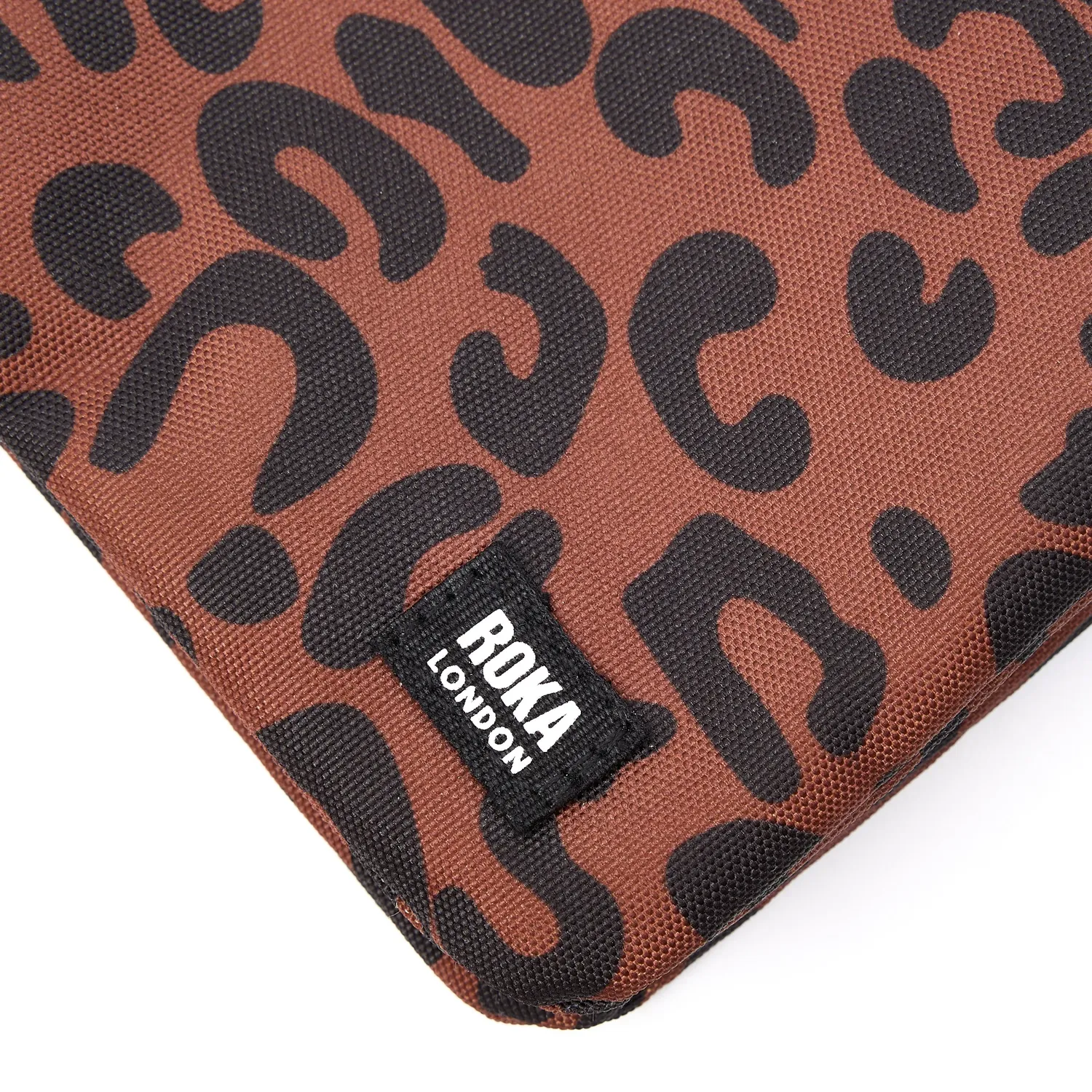 Roka London Carnaby XL crossbodytaske Scarlet Leopard print