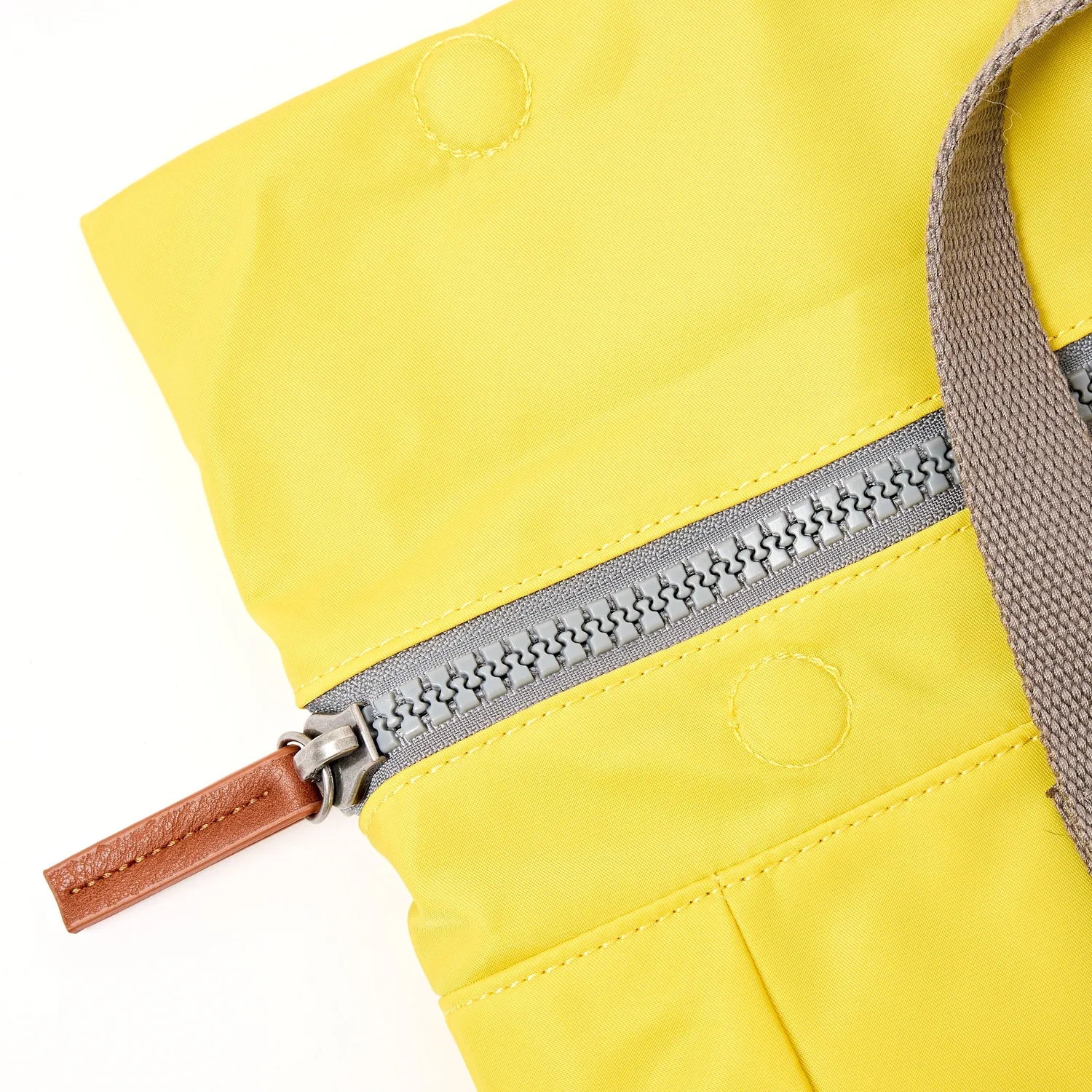 Roka London Canfield Roll Top rygsæk Passion Fruit nylon