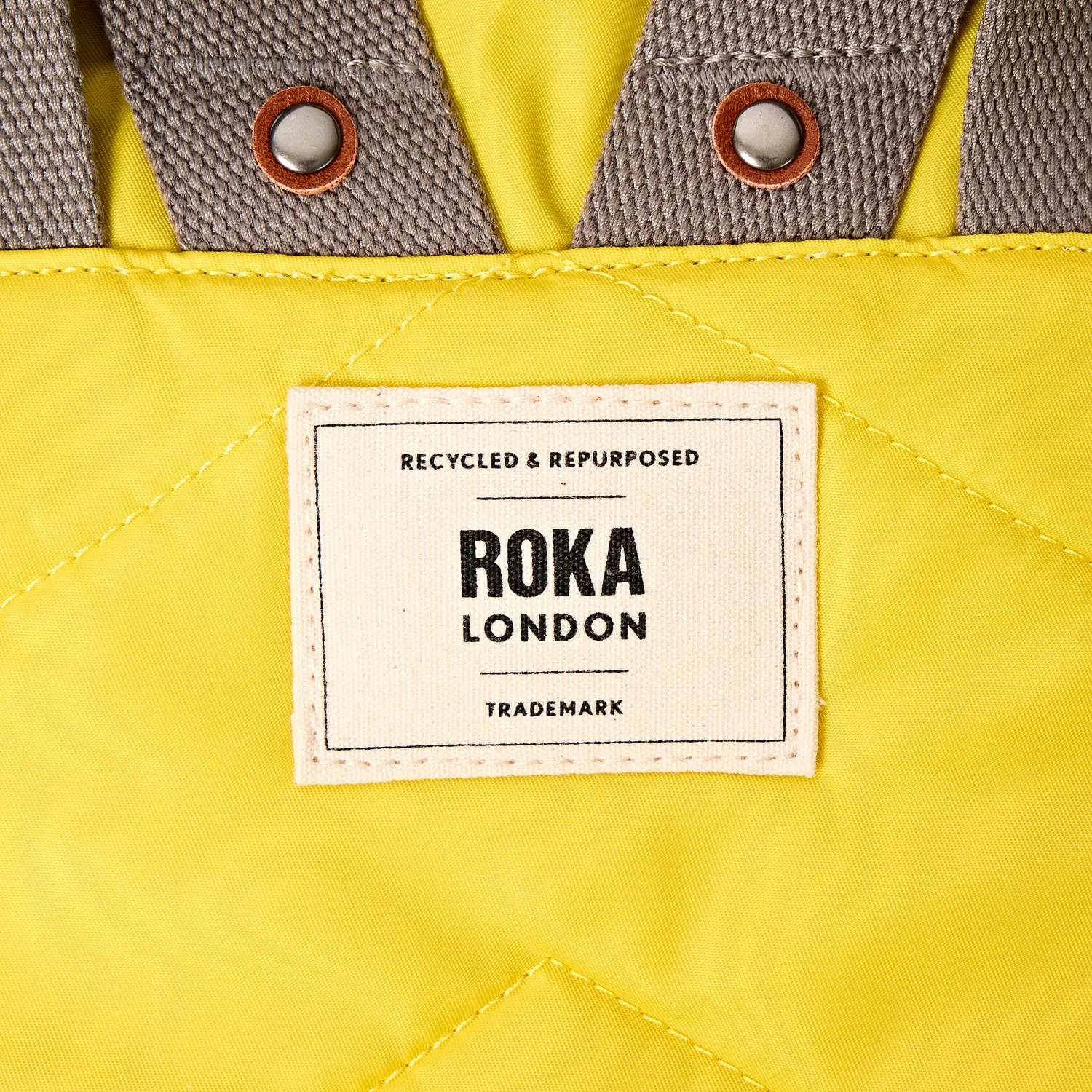 Roka London Canfield Roll Top rygsæk Passion Fruit nylon