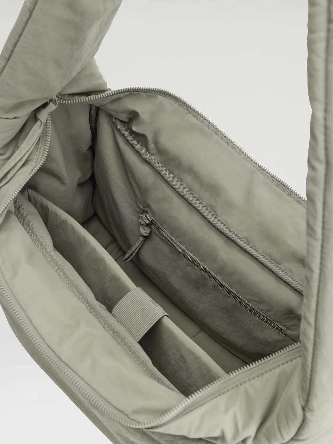 Ölend Bruno crossbody taske rummelig polstret vandafvisende