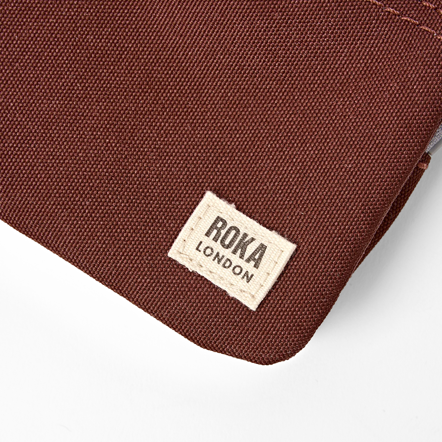 Roka London Carnaby pung Chocolate Small 0,2 liter