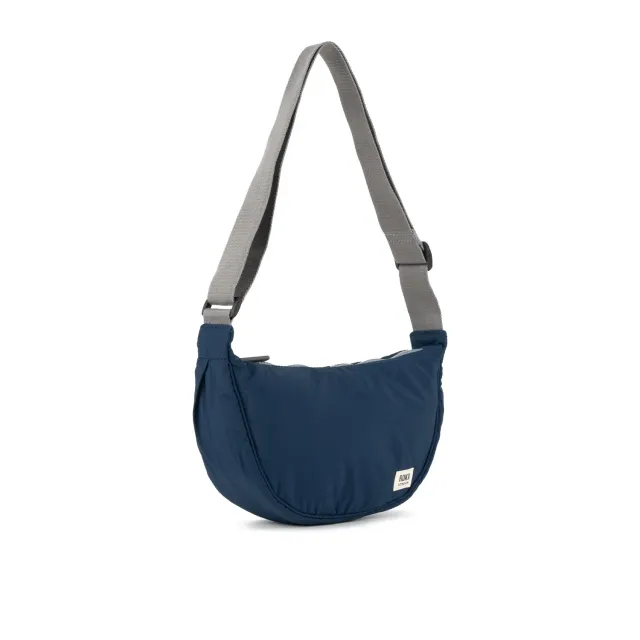 Roka London Farringdon skuldertaske Midnight small 4,1 liter