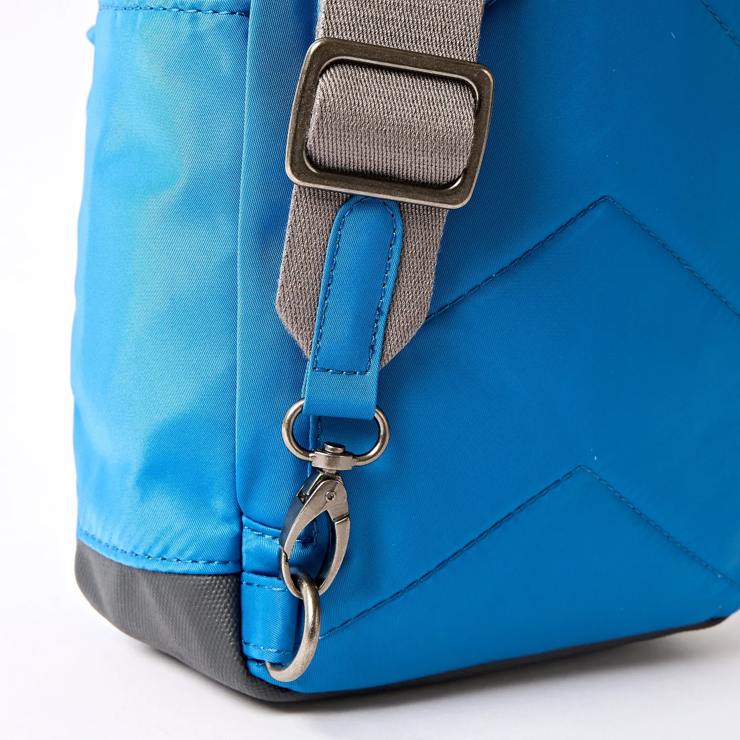 Roka London Willesden Large crossbody taske Malibu Blue 5 liter