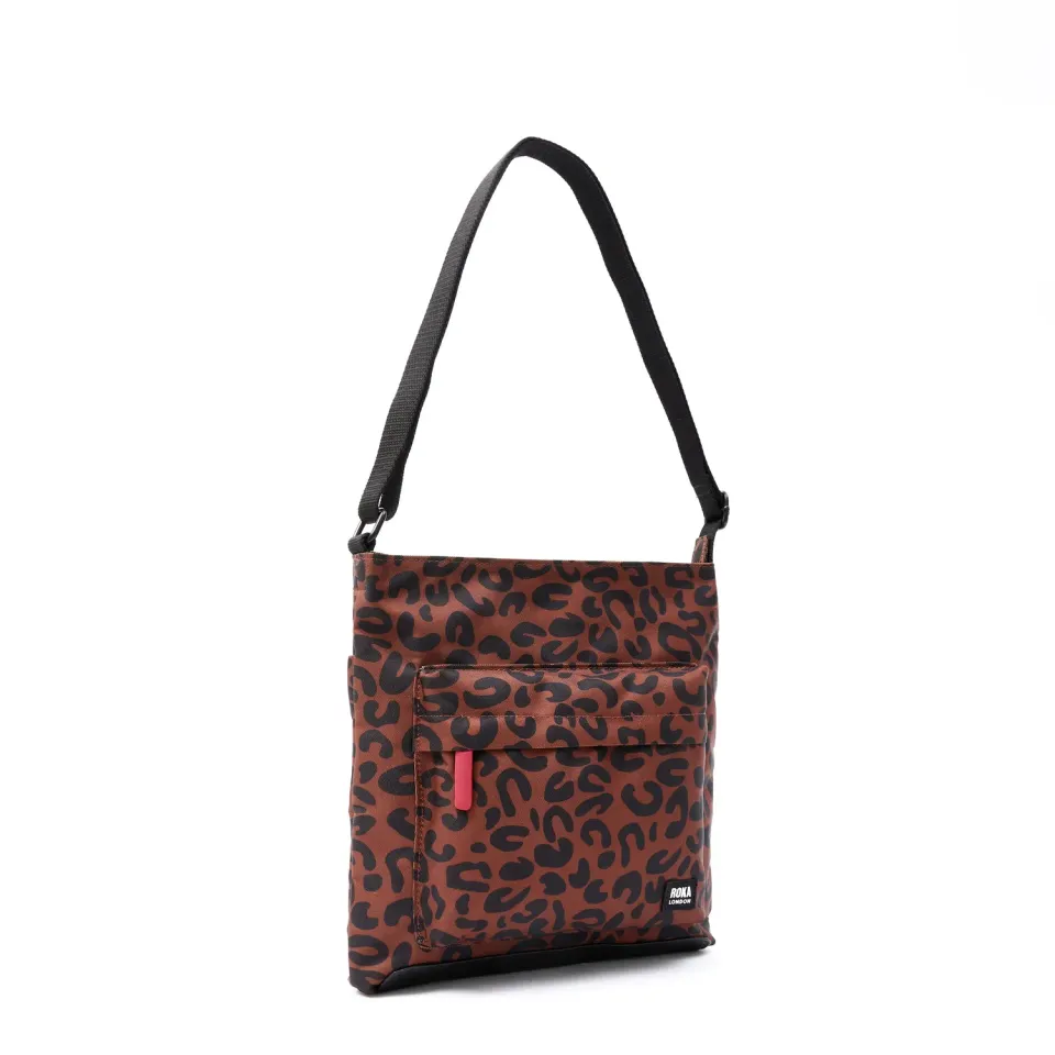 Roka London Kennington crossbody taske Scarlet Leopard