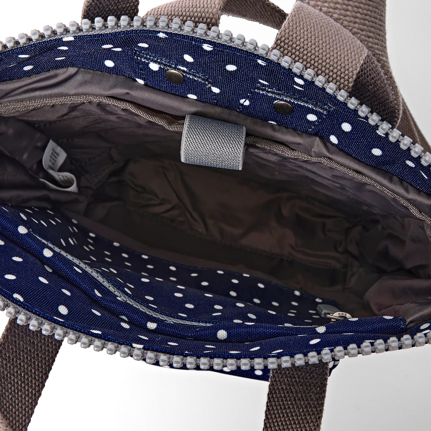 Roka London Bantry Navy Polka Dot rygsæk Small 7,4 liter