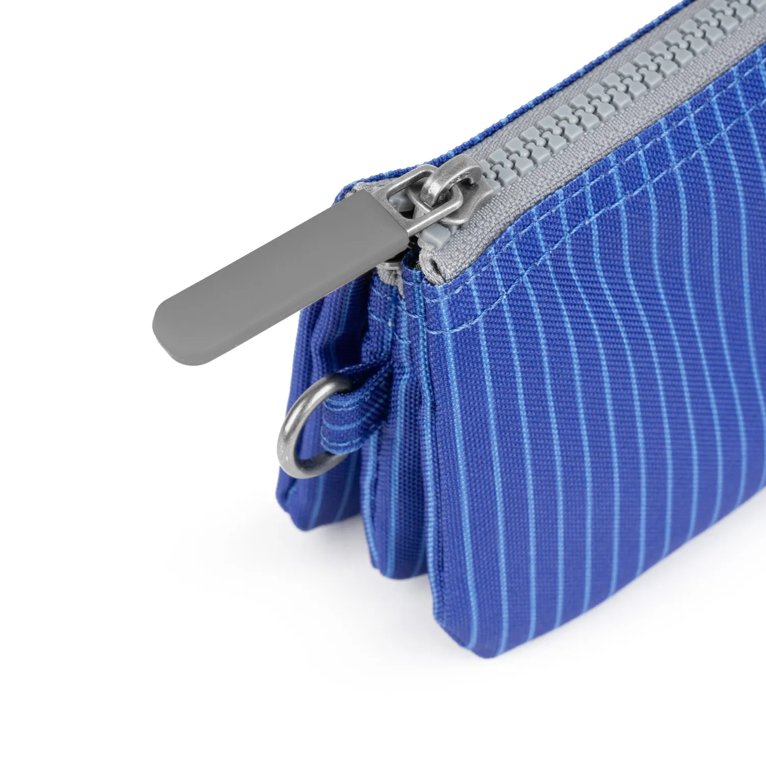 Roka London Carnaby Small pung light wash denim vegansk