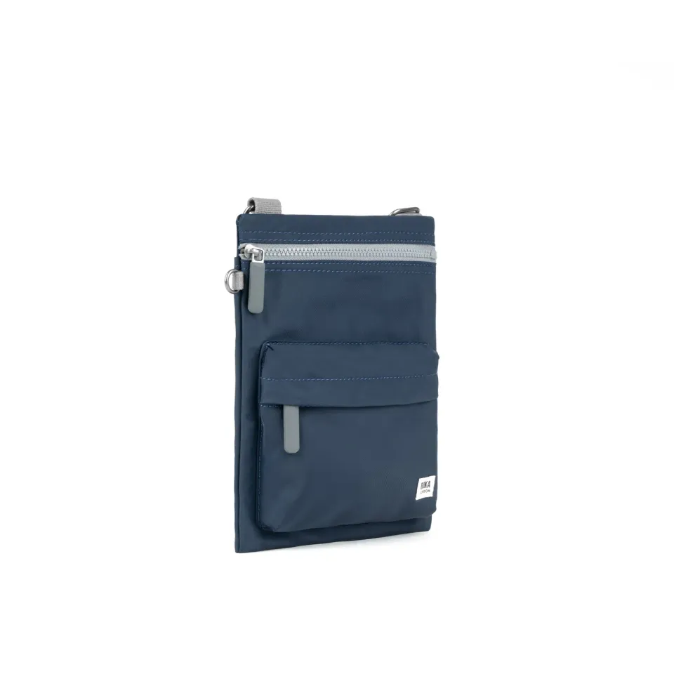 Roka London Chelsea B crossbody taske Midnight Medium vejrbestandig
