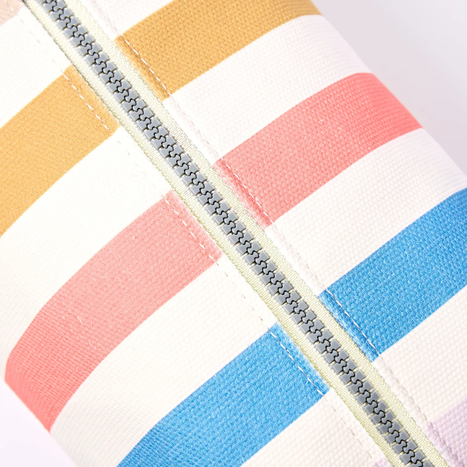 Roka London Maygrove toilettaske Small pastel multi stripe