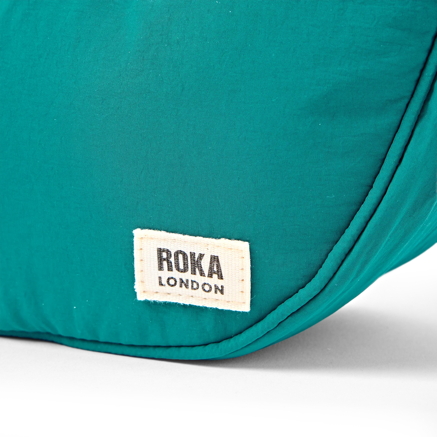 Roka London Farringdon halvmåne taske Ocean View Small