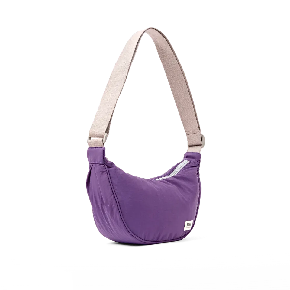 Roka London Farringdon Gothic Grape halvmåne taske Small 4,2L