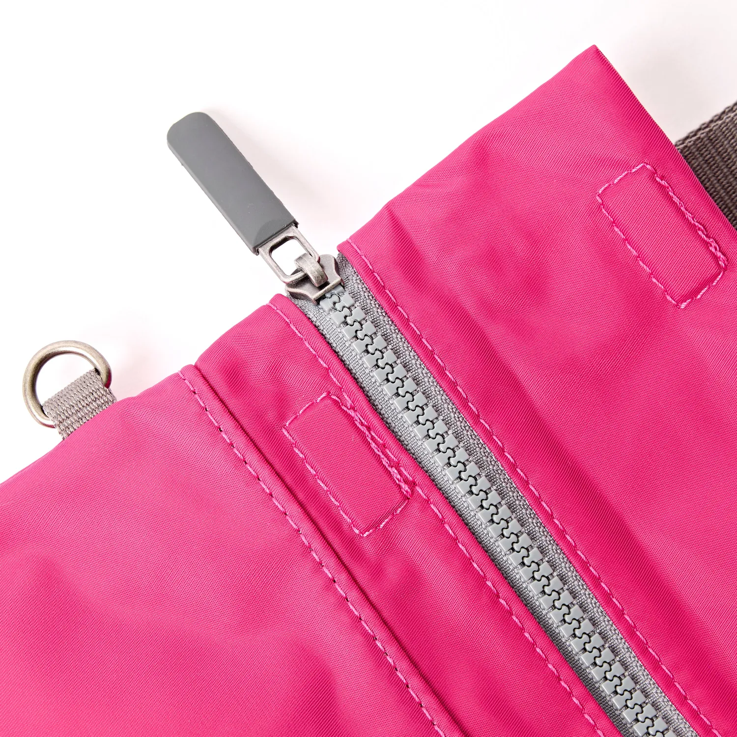 Roka London Stratford Small crossbody taske Granita Red vegansk