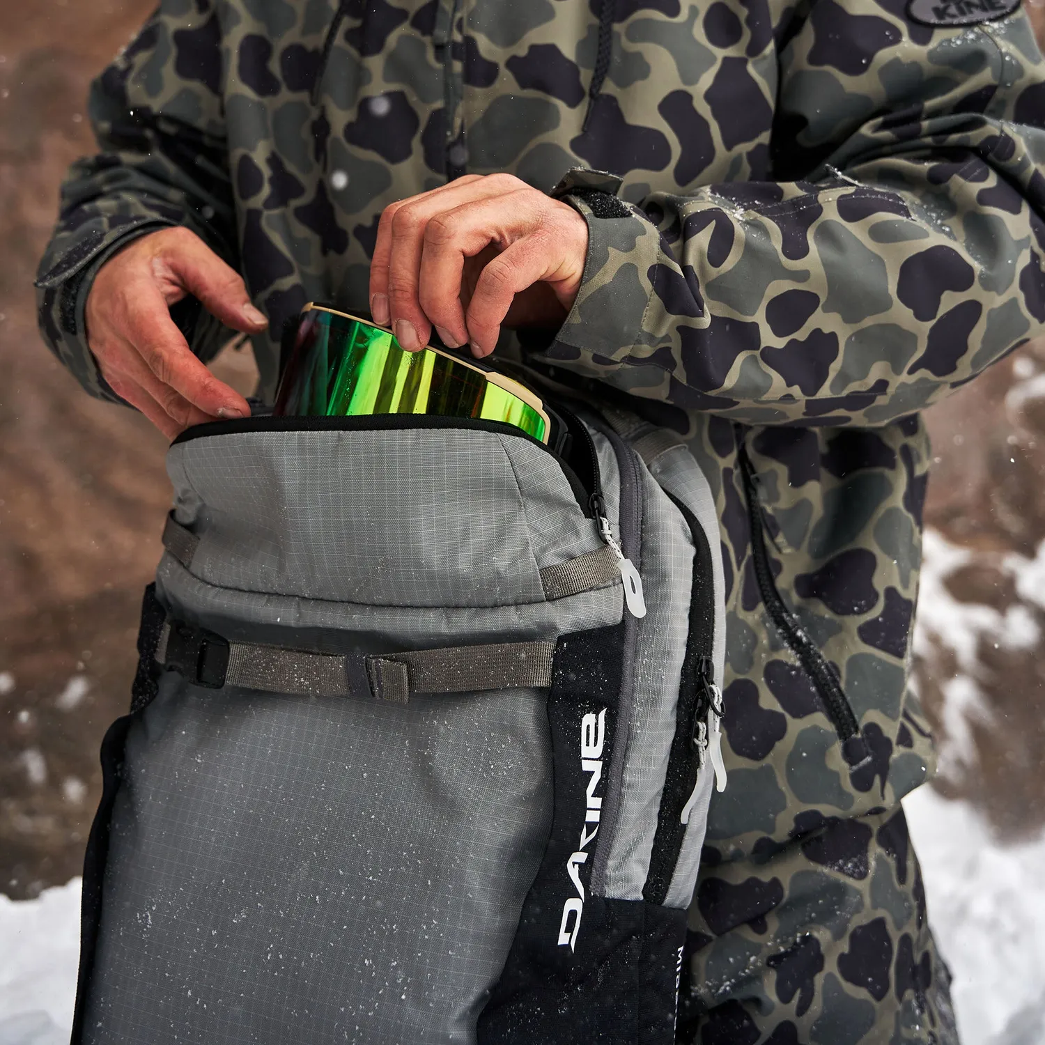 Dakine Mission Pro 18L skirygsæk Black sneskovlrum