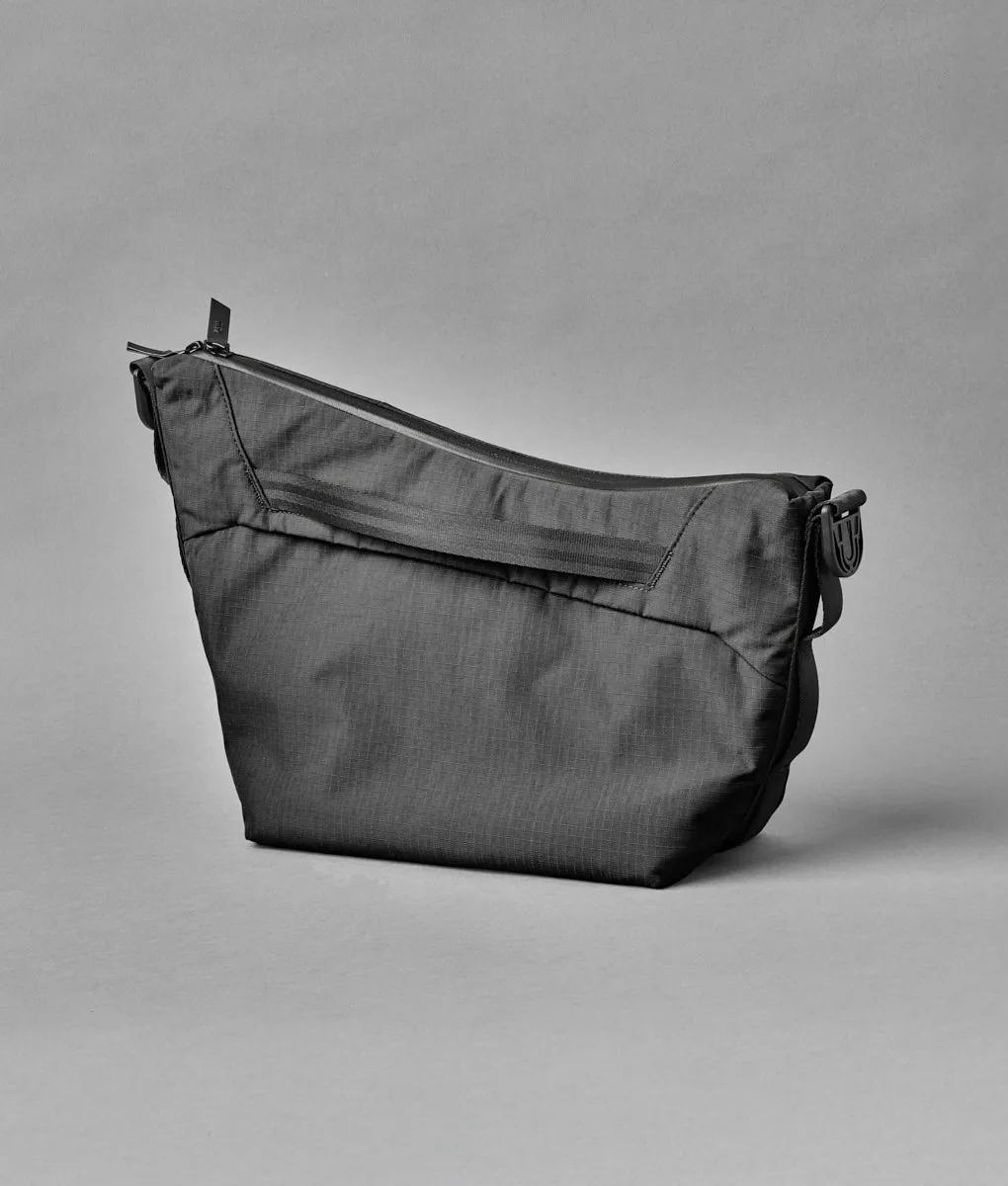 Alpaka Flow Satchel skuldertaske 4L sort