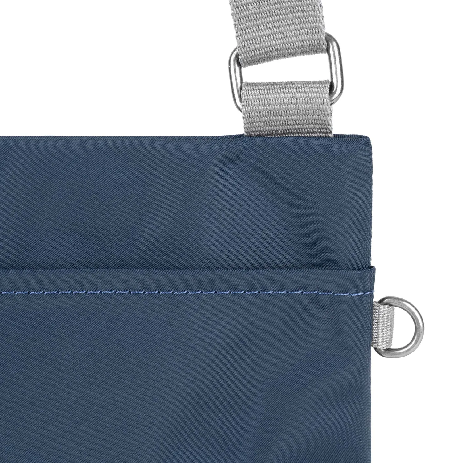Roka London Chelsea B crossbody taske Midnight Medium vejrbestandig
