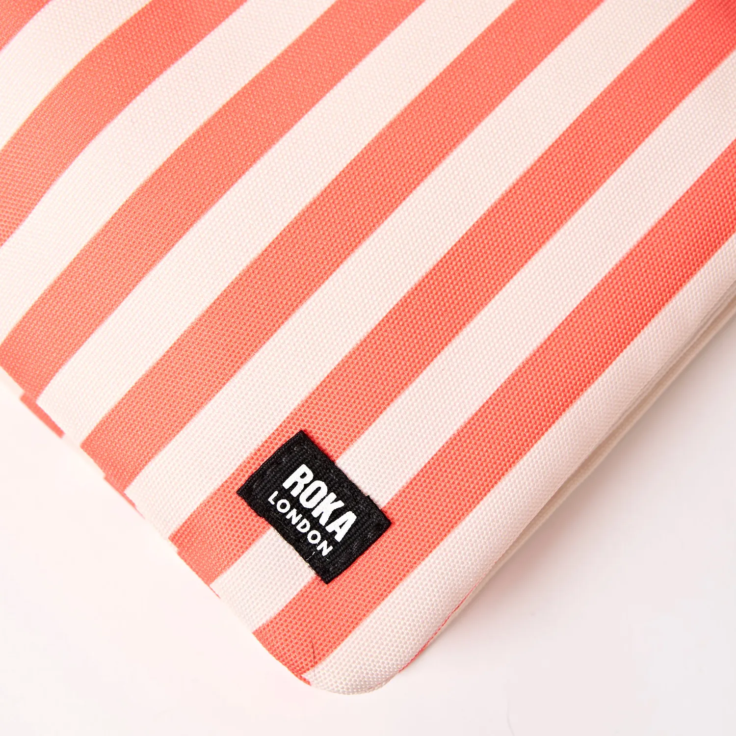 Roka London Carnaby crossbody taske Coral Stripe XL organizer