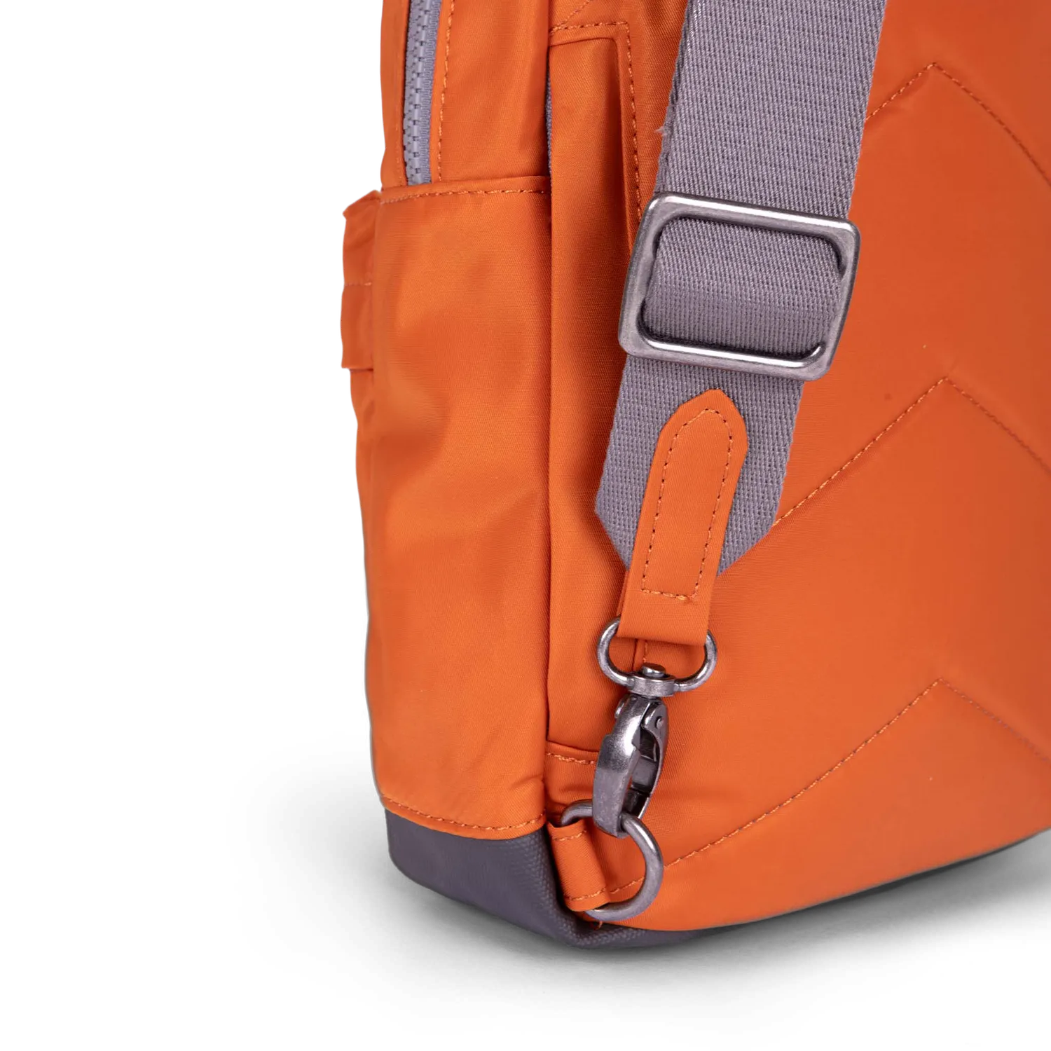 Roka London Willesden skuldertaske L burnt orange 5 liter