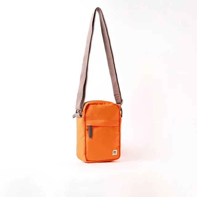 Roka London Bond Pocket crossbody taske Small jaffa orange vejrbestandig