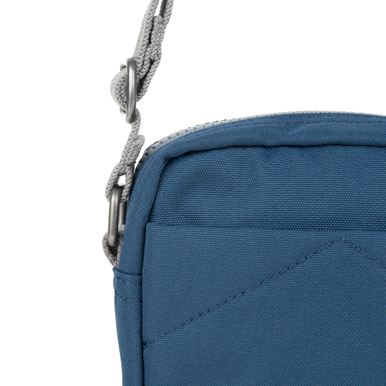 Roka London Bond Pocket crossbodytaske Deep Blue 1,5 liter