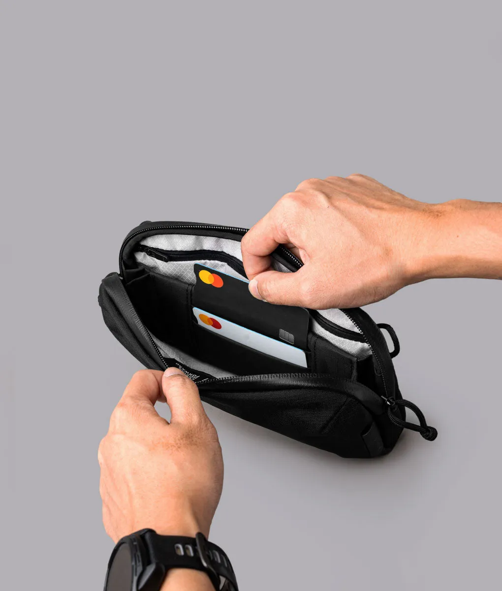 Alpaka Flight Pouch Pro rejsetaske sort rummelig