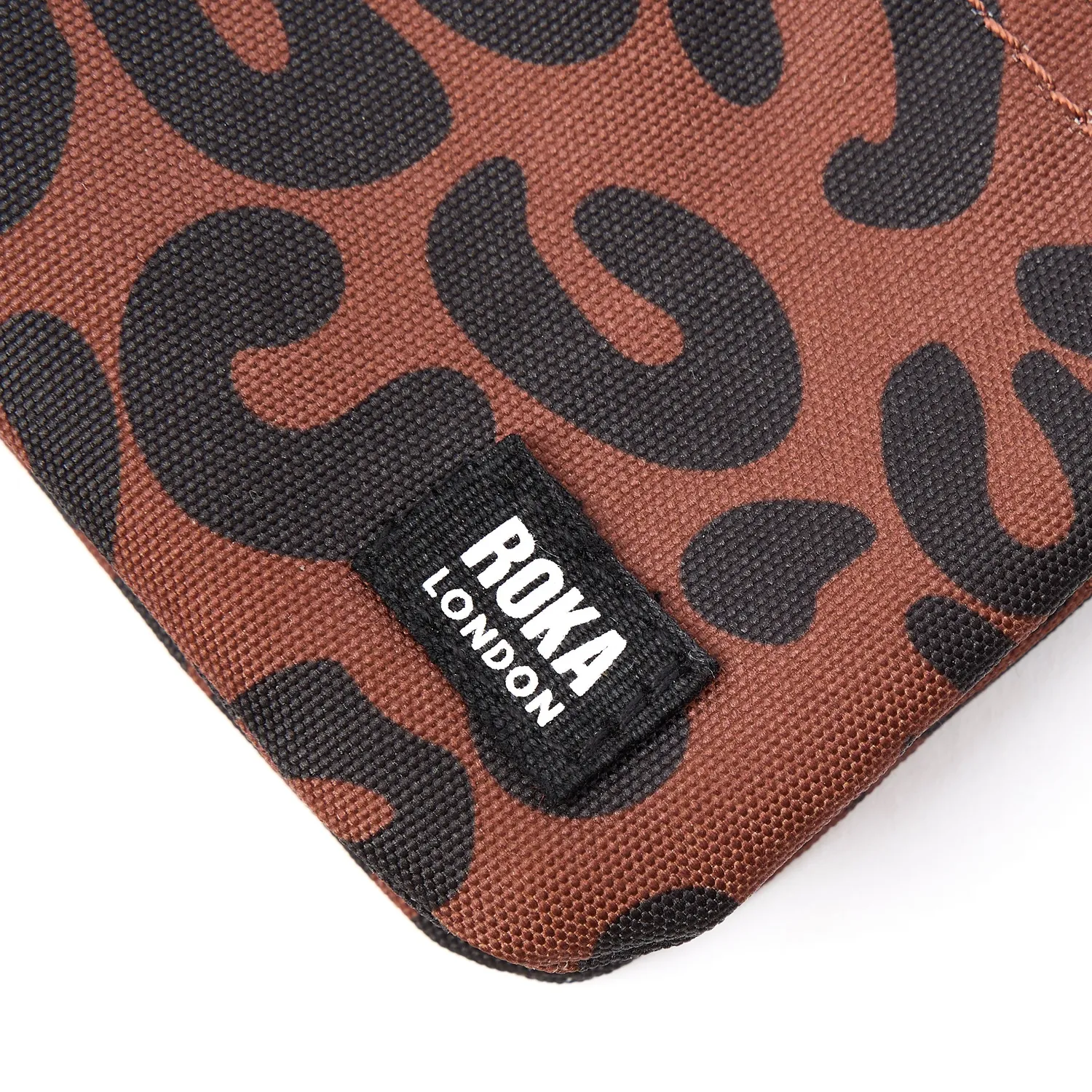 Roka London Carnaby pung Scarlet Leopard Small 3 rum