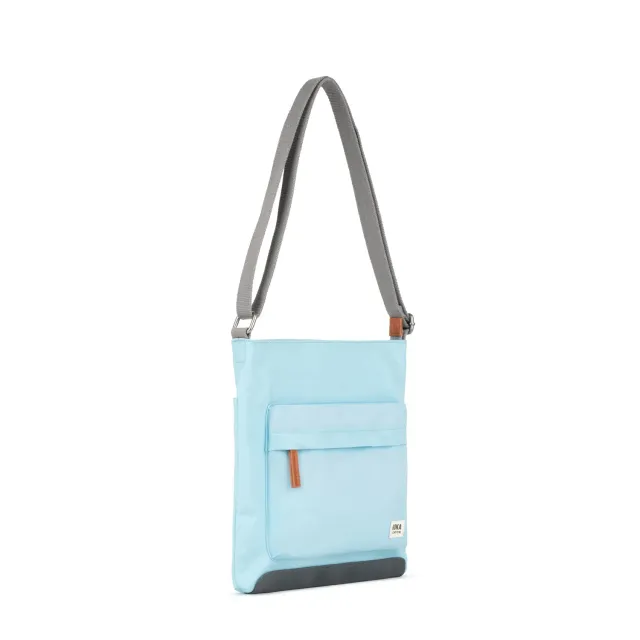 Roka London Kennington crossbody taske Canal 2,7 liter justerbar