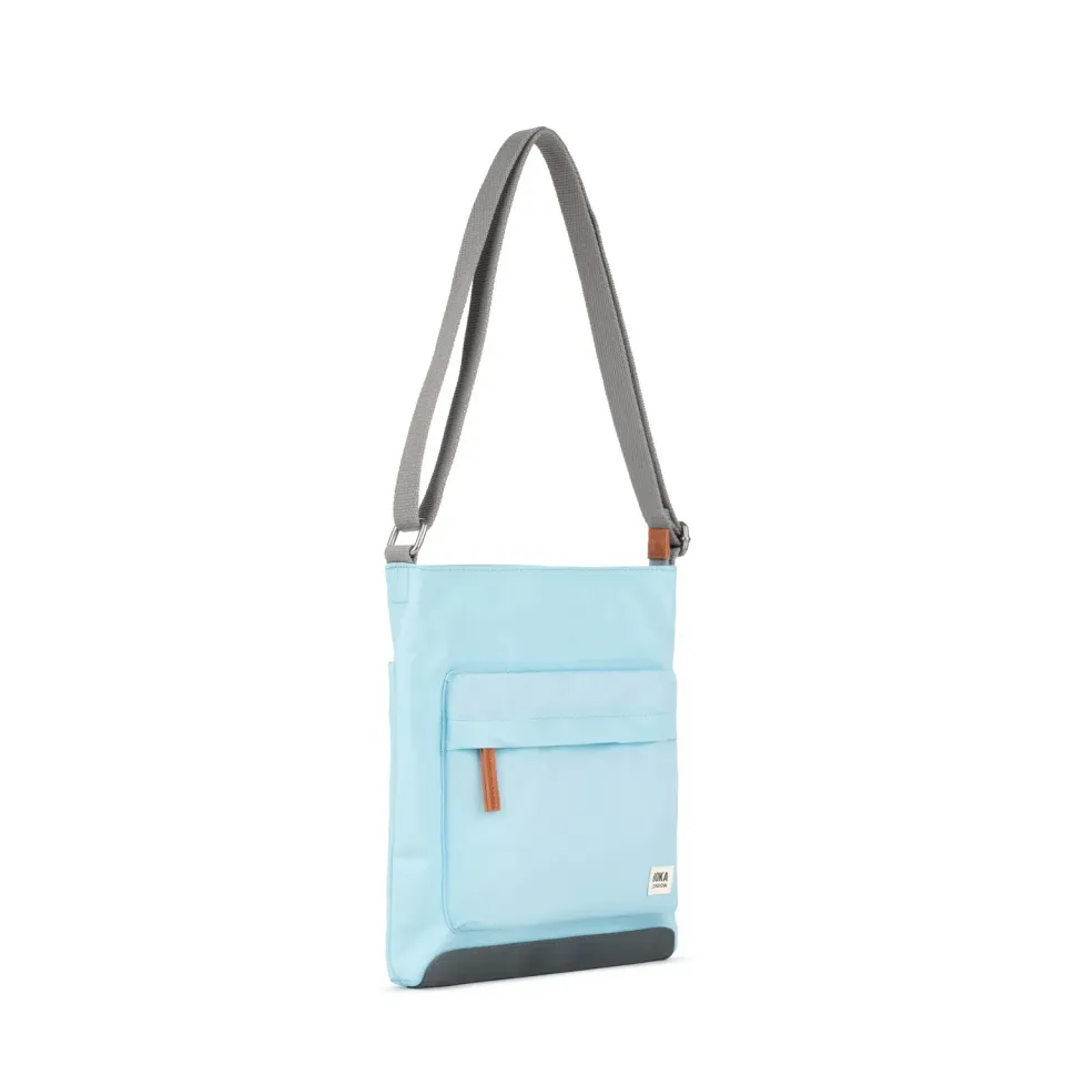 Roka London Kennington crossbody taske Canal 2,7 liter justerbar