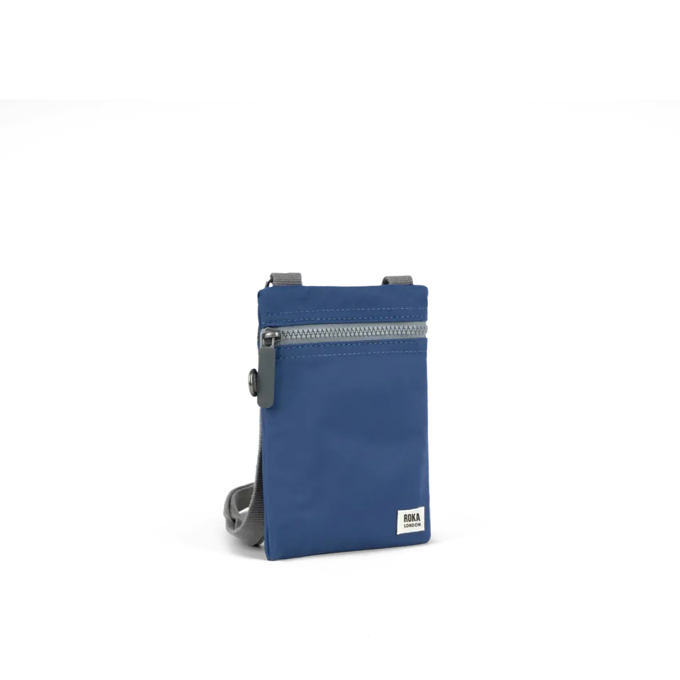 Roka London Chelsea sling taske burnt blue ekstra lille