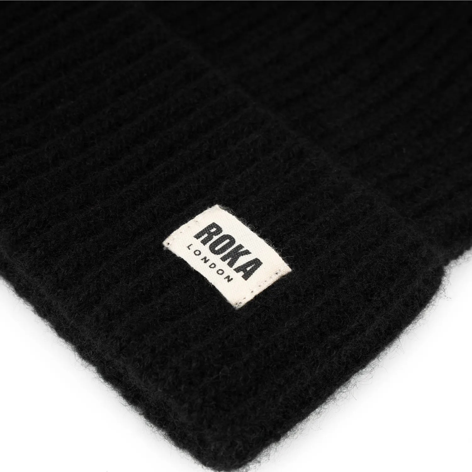 Roka London Shard beanie hue Sort kashmir