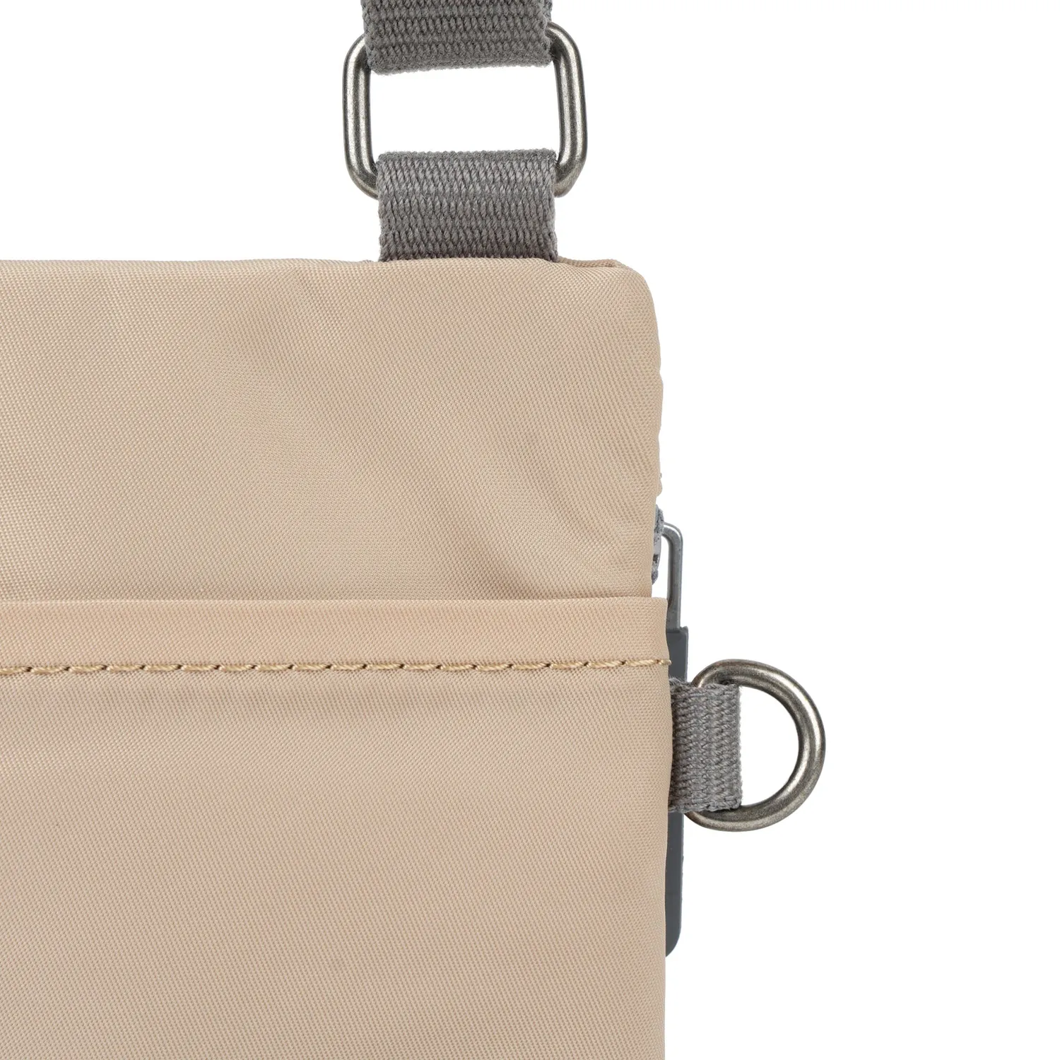 Roka London Chelsea Pocket sling taske Sand XS vejrbestandig