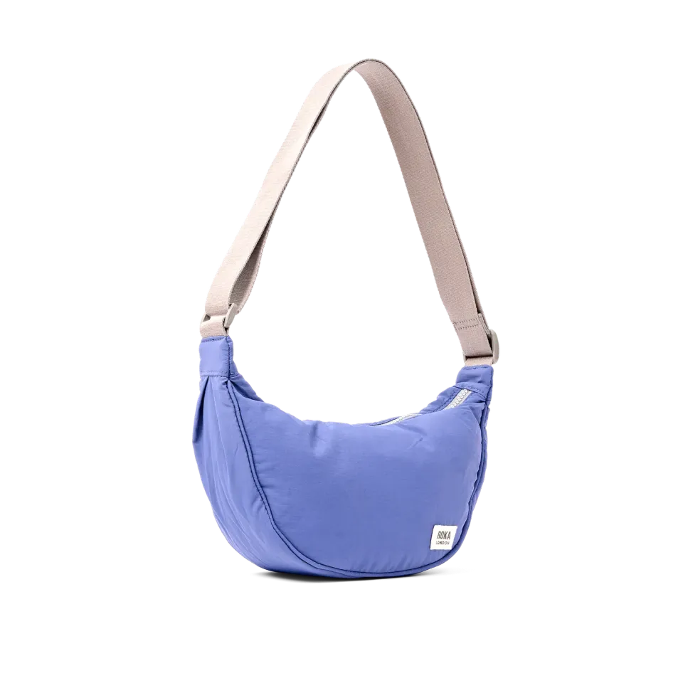 Roka Farringdon Half Moon skuldertaske Coastal Small puffy